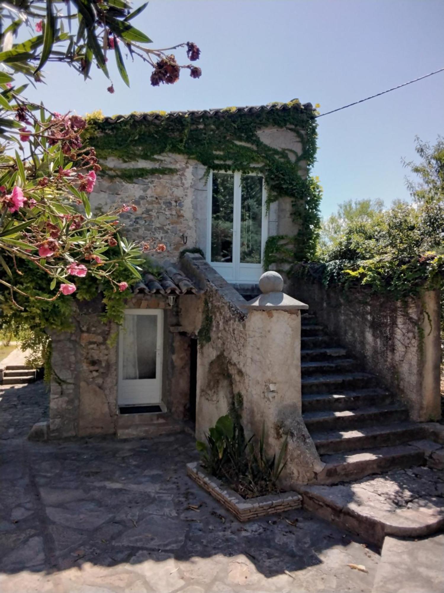 Tornac Le Domaine Du Soulier -Gite Et Chambres D'Hotes - La Maison Du Gardien מראה חיצוני תמונה